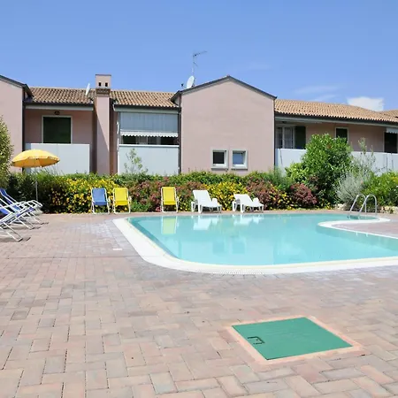 Holiday Near The Lake Shared Swimming Pool